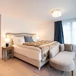 Le Mirabeau & Hotel
